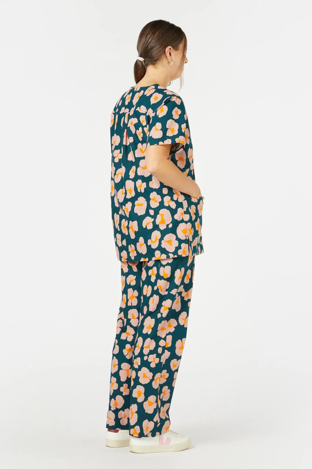 Leopards Scrub Set - Image 9